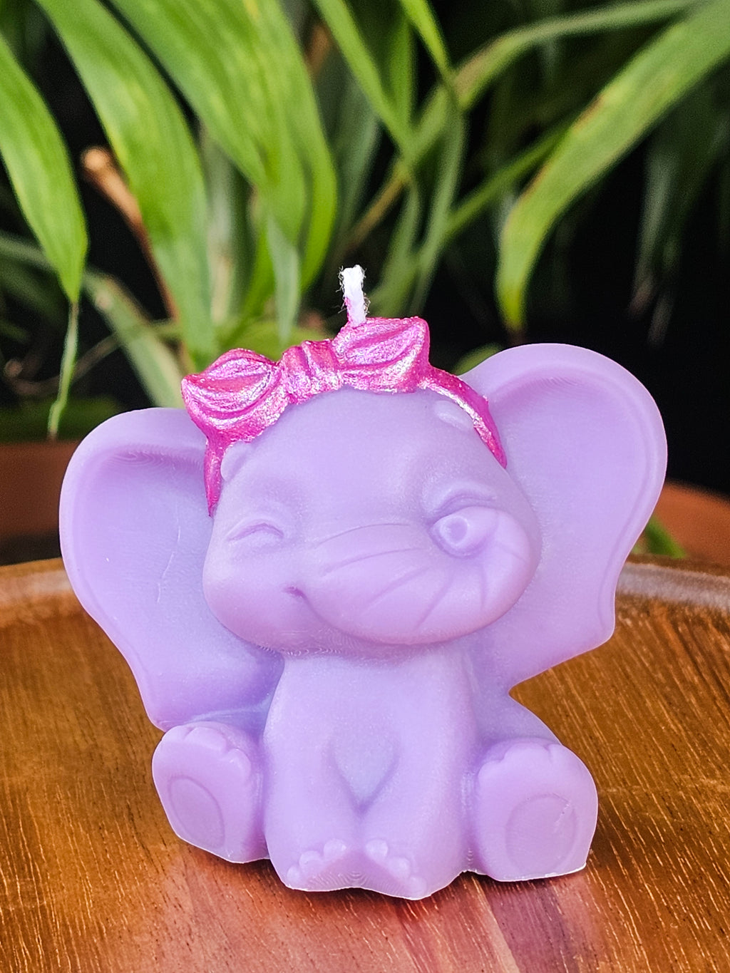 Elefant fetiță - Lumânare decorativă din ceară de soia